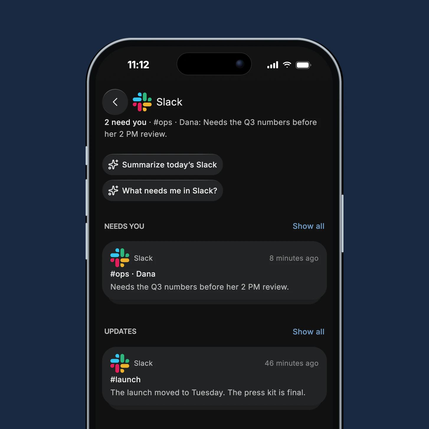صفحهٔ Slack در Dvina روی آیفون: ۲ مورد به شما نیاز دارند؛ Dana پیش از جلسهٔ بررسی ساعت ۲ بعدازظهر به ارقام سه‌ماههٔ سوم نیاز دارد و زمان عرضه به سه‌شنبه منتقل شده است.