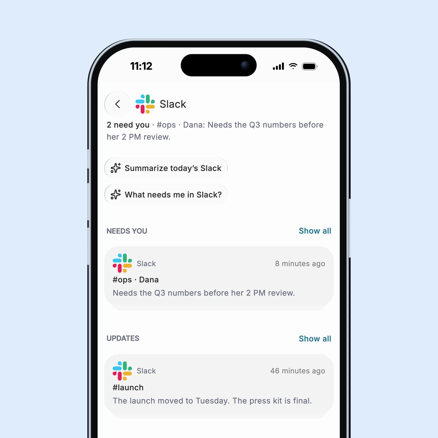 صفحهٔ Slack در Dvina روی آیفون: ۲ مورد به شما نیاز دارند؛ Dana پیش از جلسهٔ بررسی ساعت ۲ بعدازظهر به ارقام سه‌ماههٔ سوم نیاز دارد و زمان عرضه به سه‌شنبه منتقل شده است.